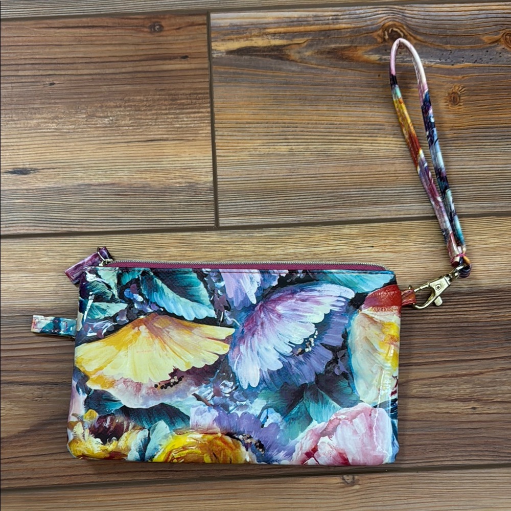Flower pattern 💐 wristlet